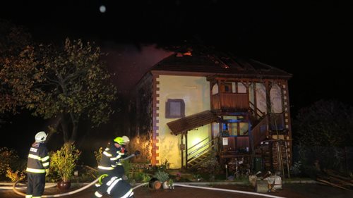 Ve Štěpánovicích na Klatovsku shořela střecha Psychologického centra