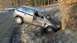 Při střetu nákladního auta s osobním bylo zraněno dítě