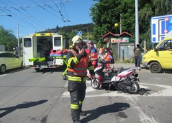 Řidič skútru skončil v nemocnici před kterou se střetl s osobním vozidlem Profesionální hasiči zasahovali na ulici Havlíčkovo nábřeží ve Zlíně.  