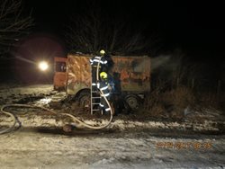 Dnes od půlnoci hasiči zasahovali u požáru maringotky i u dopravní nehody. 