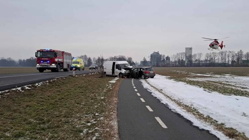 Vážná dopravní nehoda dodávky a osobního auta si vyžádala zásah všech složek IZS