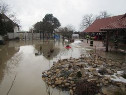 Hasiči řešili první problémy způsobené táním sněhu a deštěm