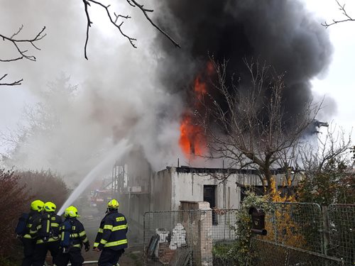 Požár rodinného domu v obci Pchery se škodou pět milionů