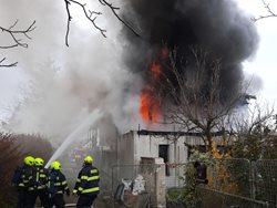 Požár rodinného domu v obci Pchery se škodou pět milionů