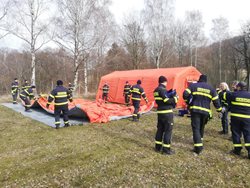 HZS ČR pomohl vystavit Registrační humanitární středisko