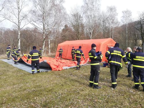 HZS ČR pomohl vystavit Registrační humanitární středisko