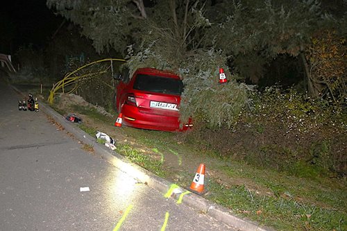 Opilý mladík bez řidičáku naboural plot. Policii se přiznal k půl litru vodky