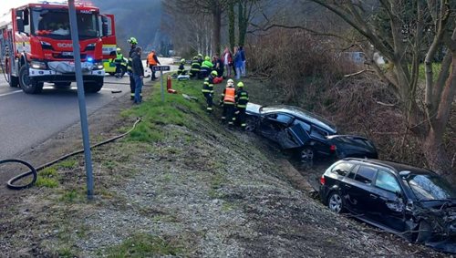 Střet vozidel zranil několik osob