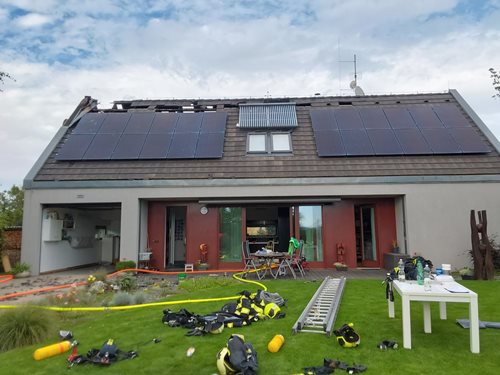 Dva požáry rodinných domů: Hasiči zabránili milionovým škodám