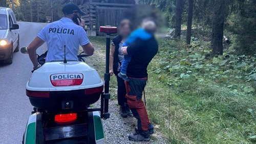 Tříletý chlapec zmizel v lese. Policisté přerušili svatební oslavu a zapojili se do pátrání