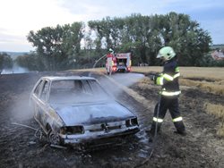 Vozidlo na poli v neděli hořelo i na Uherskohradišťsku