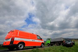 Dopravní nehoda nákladního auta a traktoru u Postoloprt a  dopravní nehoda osobního a nákladního auta u Ploskovic