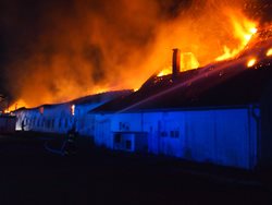 K požáru zemědělského objektu na Kutnohorsku o víkendu vyjelo deset jednotek FOTOGALERIE