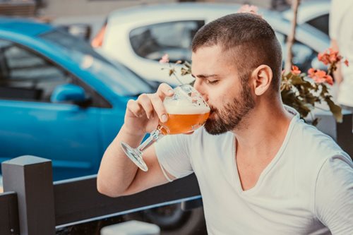 Tvrdil, že vypil tři piva. Dechová zkouška ukázala více než 4,5 promile