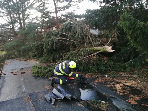Výjezdy středočeských hasičů v době výstrahy na silný vítr
