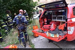 Hasiči Ústeckého kraje od večera mají napilno. Zasahovali u několika dopravních nehod, požáru v nemocnici i vytažení člověka ze studny.