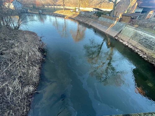 Podezření na únik látky ohrozilo tok řeky