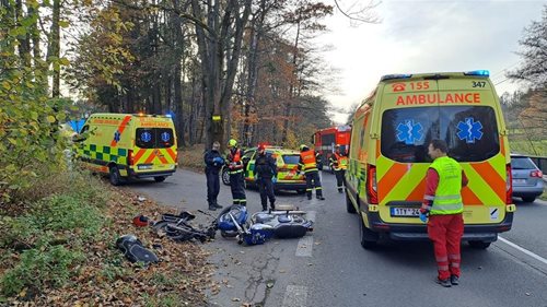 Srážka dvou motorek: Záchranáři zasahovali u vážné nehody