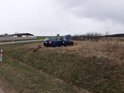 Při nehodě osobního vozidla u České Bělé se zranil spolujezdec