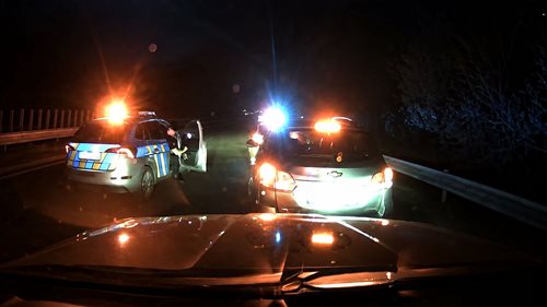 Před policií začal ujíždět. Tři hlídky jeho auto sevřely a donutily zastavit