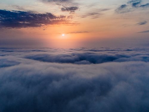 Meteorologové varují: Jih Česka spálí vedra, sever zasáhnou bouře a přívalové deště