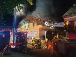 Požár tří budov ve Vejprtech