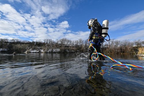 Náročný výcvik hasičských potápěčů odhalil limity práce v extrémních podmínkách