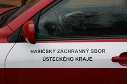 Dopravní nehoda osobního auta a autobusu v Litvínově