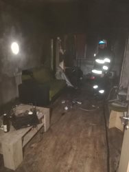 Při požáru ve Větřní byly z panelového domu evakuovány tři desítky obyvatel