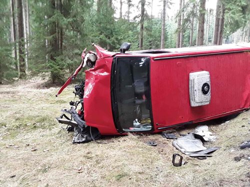 U Fryšavy pod Žákovou horou na Vysočině havaroval řidič s dodávkou, skončil v péči zdravotníků