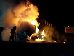 Požár nákladního vozidla se dřevem v Javorníku na Jesenicku