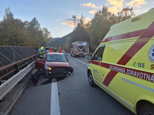 Hasiči zasahovali u vážné nehody čtyř vozidel, šest lidí bylo zraněno