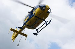 Dopravní nehoda osobního auta u Kyškovic v Ústeckém kraji Na místě zasahoval i vrtulník. 