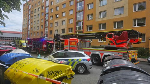 Požár kuchyně v pražských Letňanech zaměstnal hasiče. Deset lidí muselo opustit dům