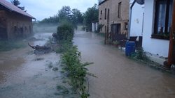 Díky silné bouřce zaměstnalo jednotky hasičů v Plzeňském kraji čerpání zatopených sklepů 