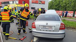 Osm lidí bylo zraněno při nehodě 