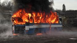 Hasiči z Berounska procvičovali likvidaci požáru autobusu