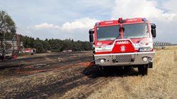 Požáry zemědělských ploch a techniky neustávají