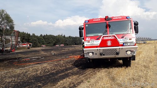 Požáry zemědělských ploch a techniky neustávají
