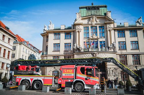 Pražští hasiči představili novou techniku za více než 200 milionů korun