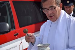 Při setkání rodáků posvětili v Zahájí nový hasičský vůz