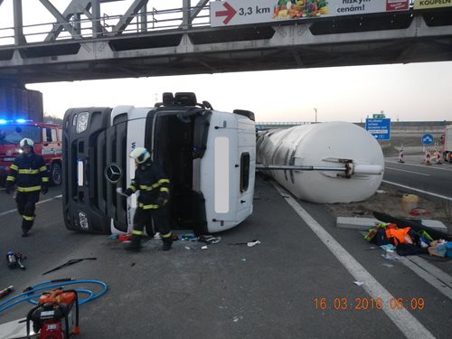 Nehoda cisterny zablokovala u Tábora dálnici D3
