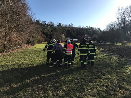 Vyproštění zavalené osoby z výkopu v obci Senička