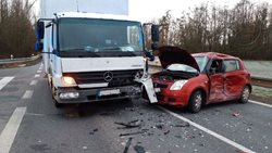 Dopravní nehoda zablokovala komunikaci I/35 u Holic