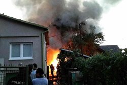 V Líšni hořely přístavky u rodinného domu