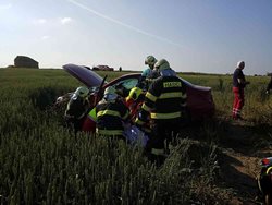 Při střetu dvou vozidel byli zraněni řidiči