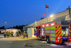 V Šenově unikla kyselina chlorsulfanová, hasiči ji přečerpali do náhradních nádob