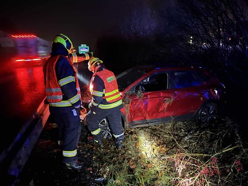 Nehoda na dálnici po aktivaci eCall: Rychlý zásah zabránil vážnějším následkům