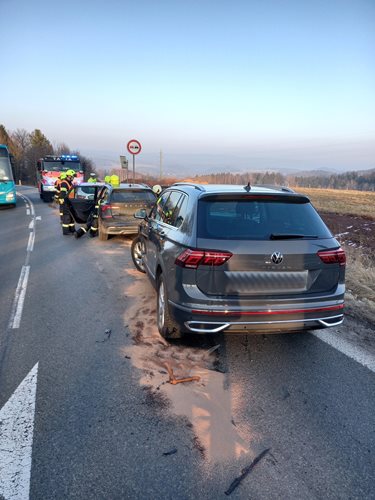 Dramatické řetězové nehody zaměstnaly hasiče