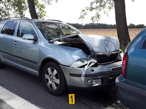Dopravní nehoda dvou osobních automobilů